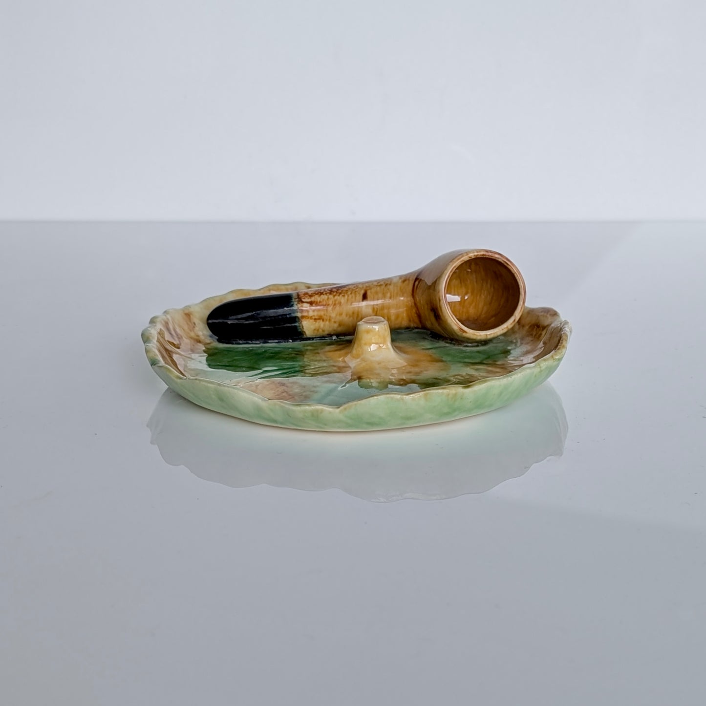 A Huntley Ware Pottery 'Smoking Pipe' Ashtray