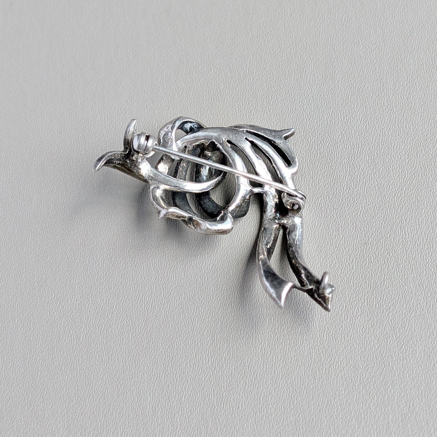 A Sterling Silver "Ribbon" Marcasite Brooch