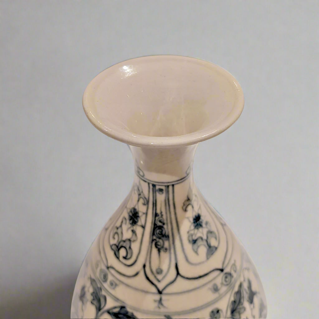 A Vietnamese Chu Dau Pottery Vase, 20th Century