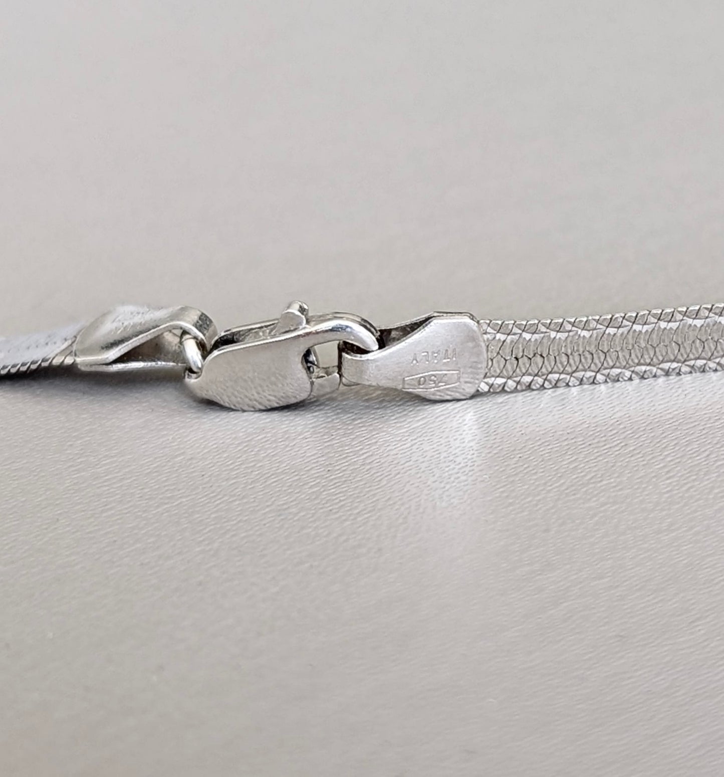 Italian 18ct White Gold Flat Herringbone Link Necklace