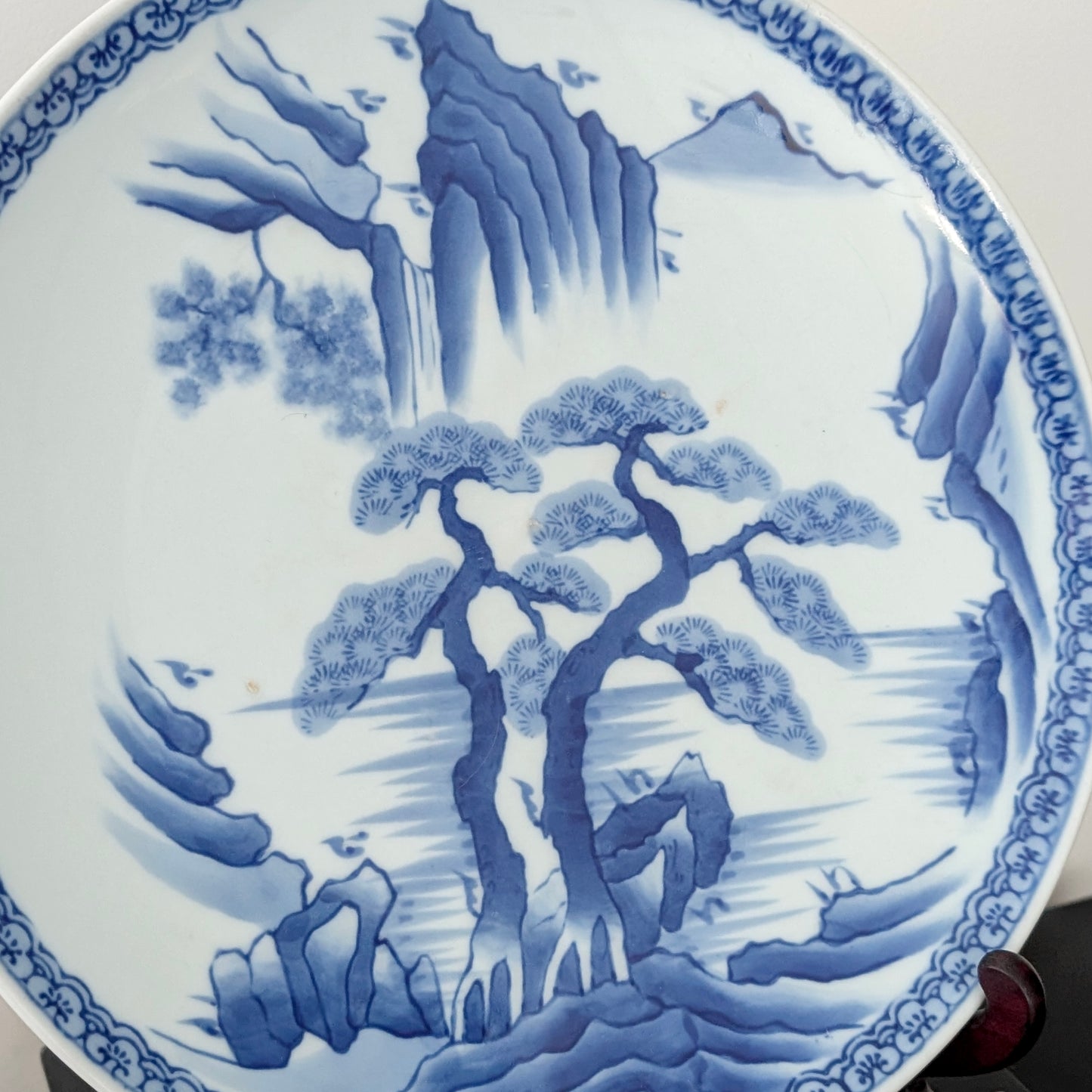 A Large Signed Japanese Hozan Kiln Arita Ware Charger Plate