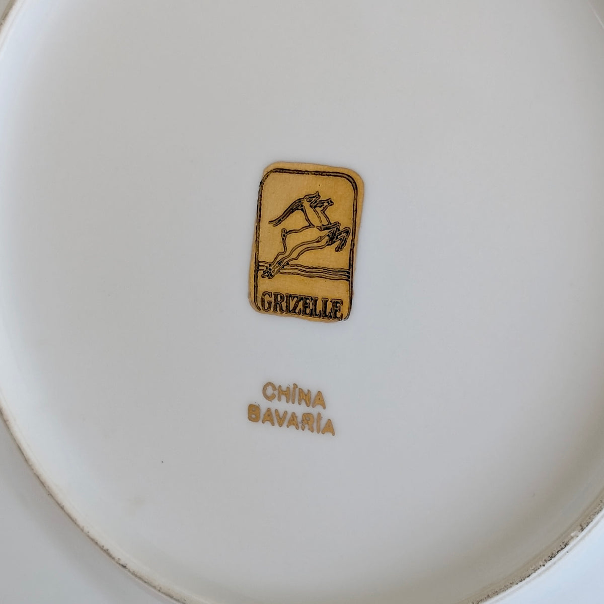 A Bavarian Porcelain Cabinet Plate in the style of Carlsbad China