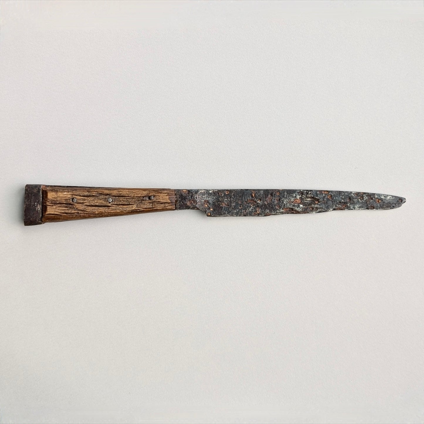 An Iron Scale-Tang Handle Knife, circa 1500 - 1600