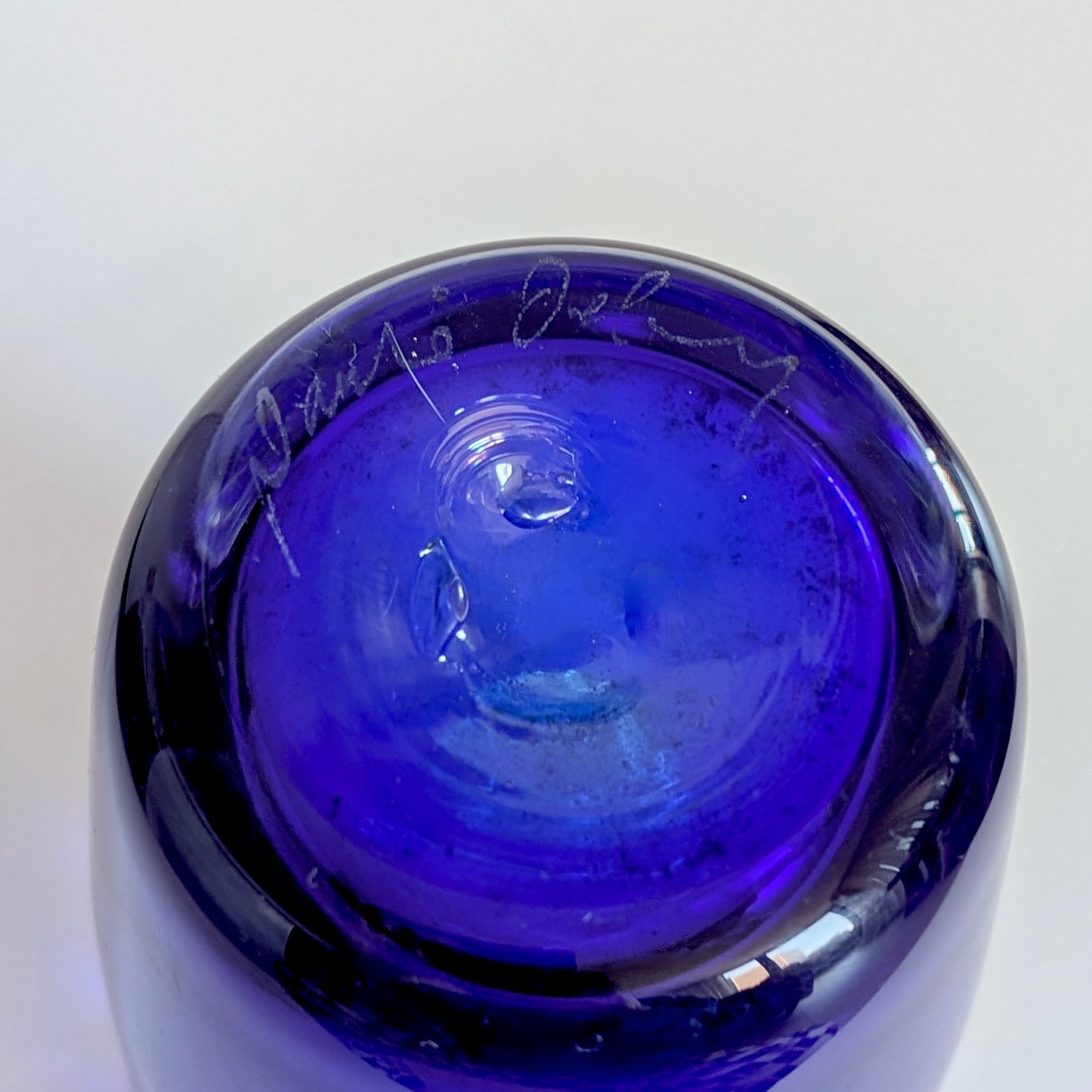A Pauline Delaney 'Tiara' Studio Glass Vase