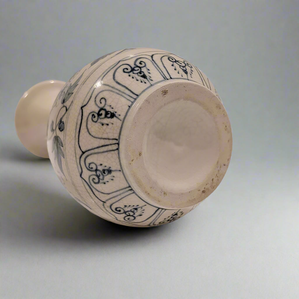 A Vietnamese Chu Dau Pottery Vase, 20th Century