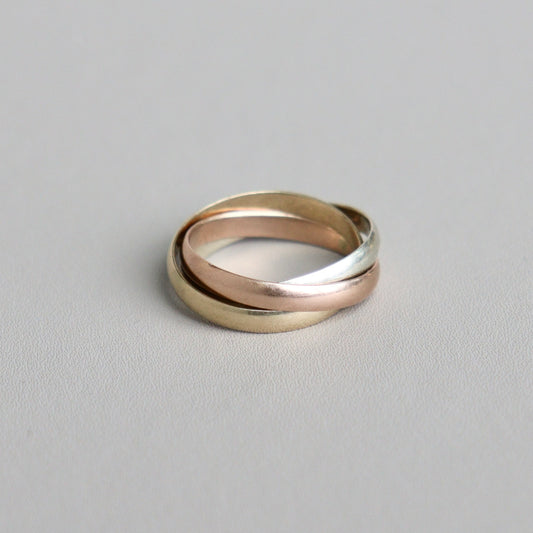 A 9ct Yellow, White & Rose Gold Russian Wedding Ring