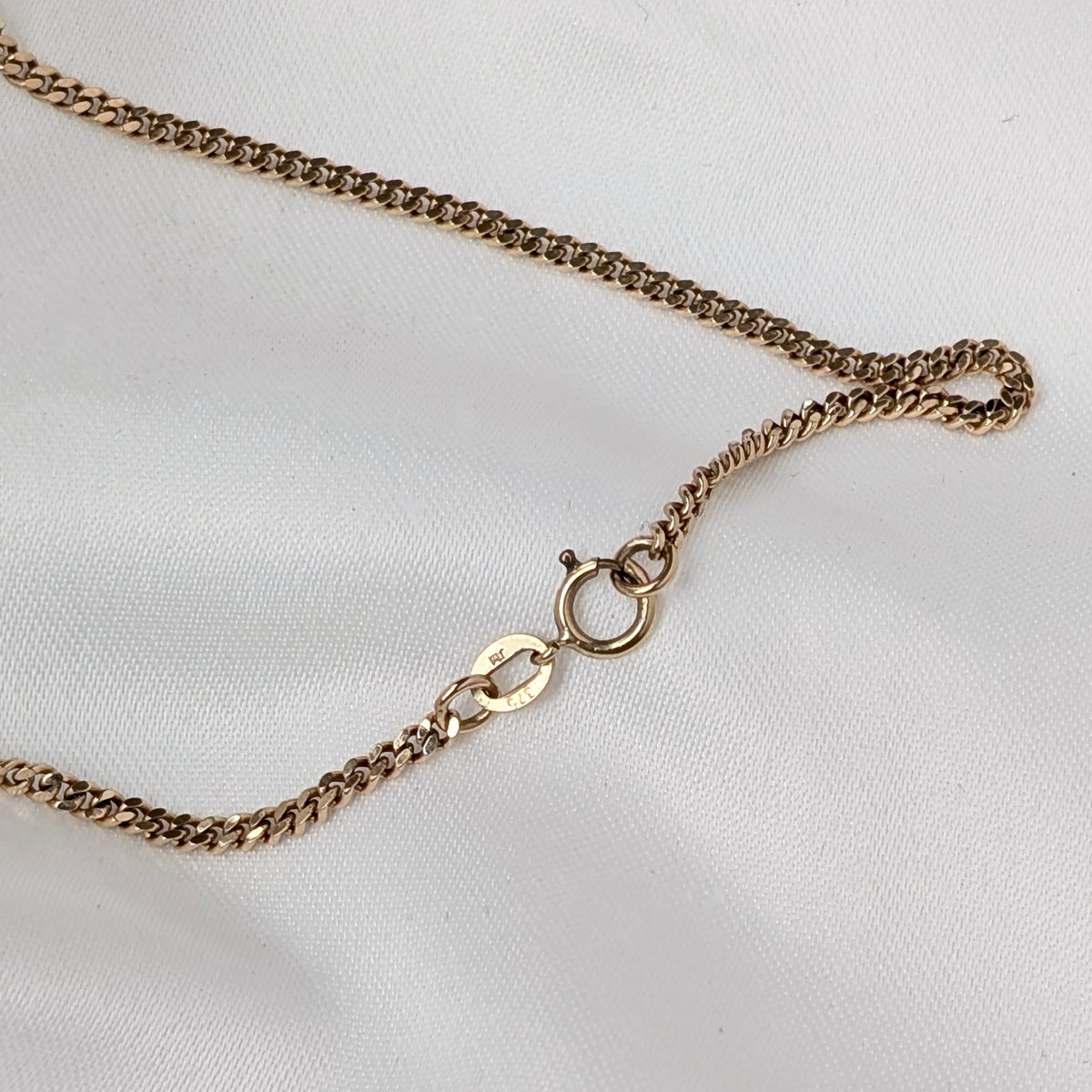 A 9ct Yellow Gold Curb-Link Chain, 46cm