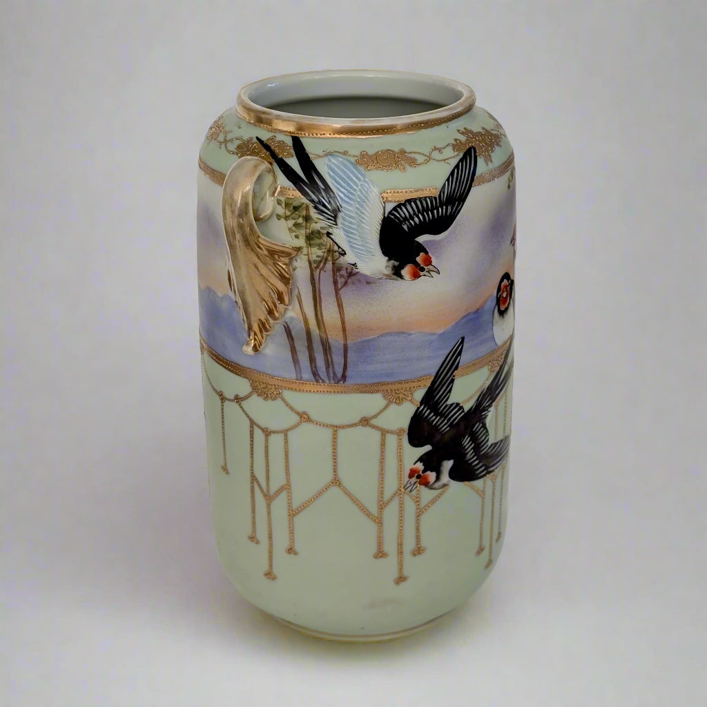 Kinjo China Nippon Vase, c1910
