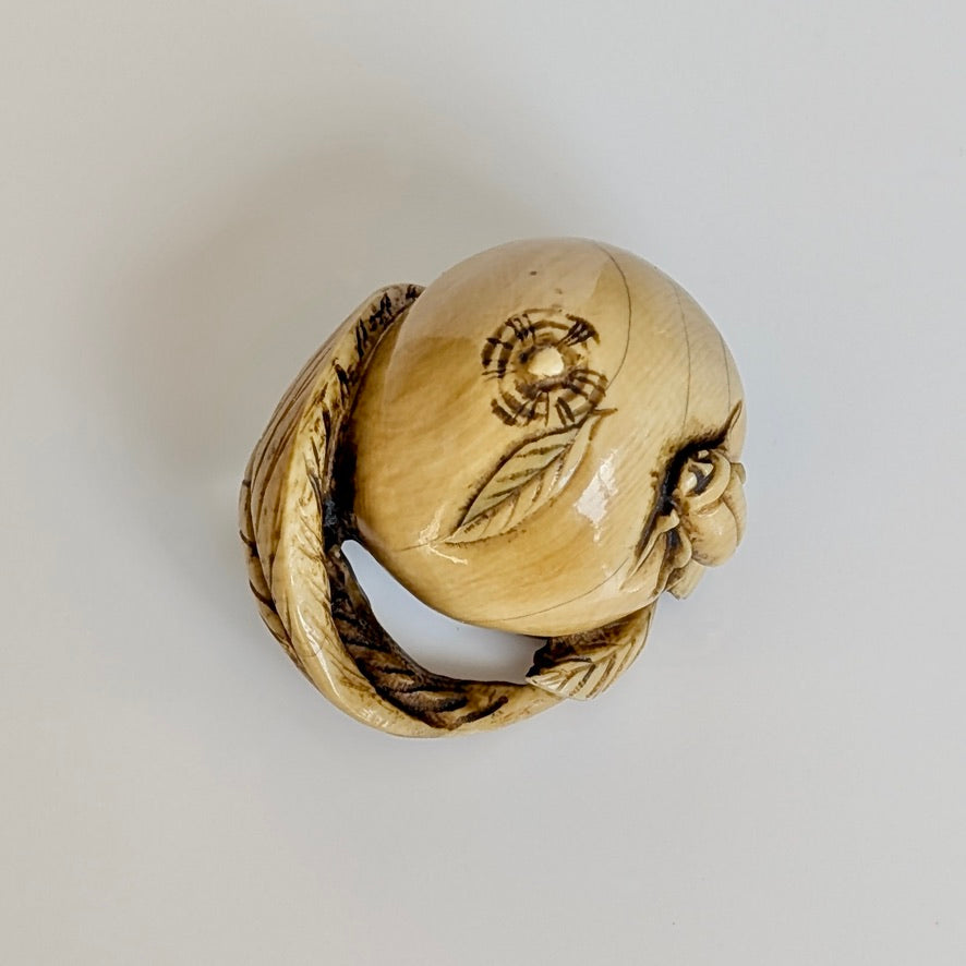 A Japanese Carved Ivory Netsuke, Taishō era