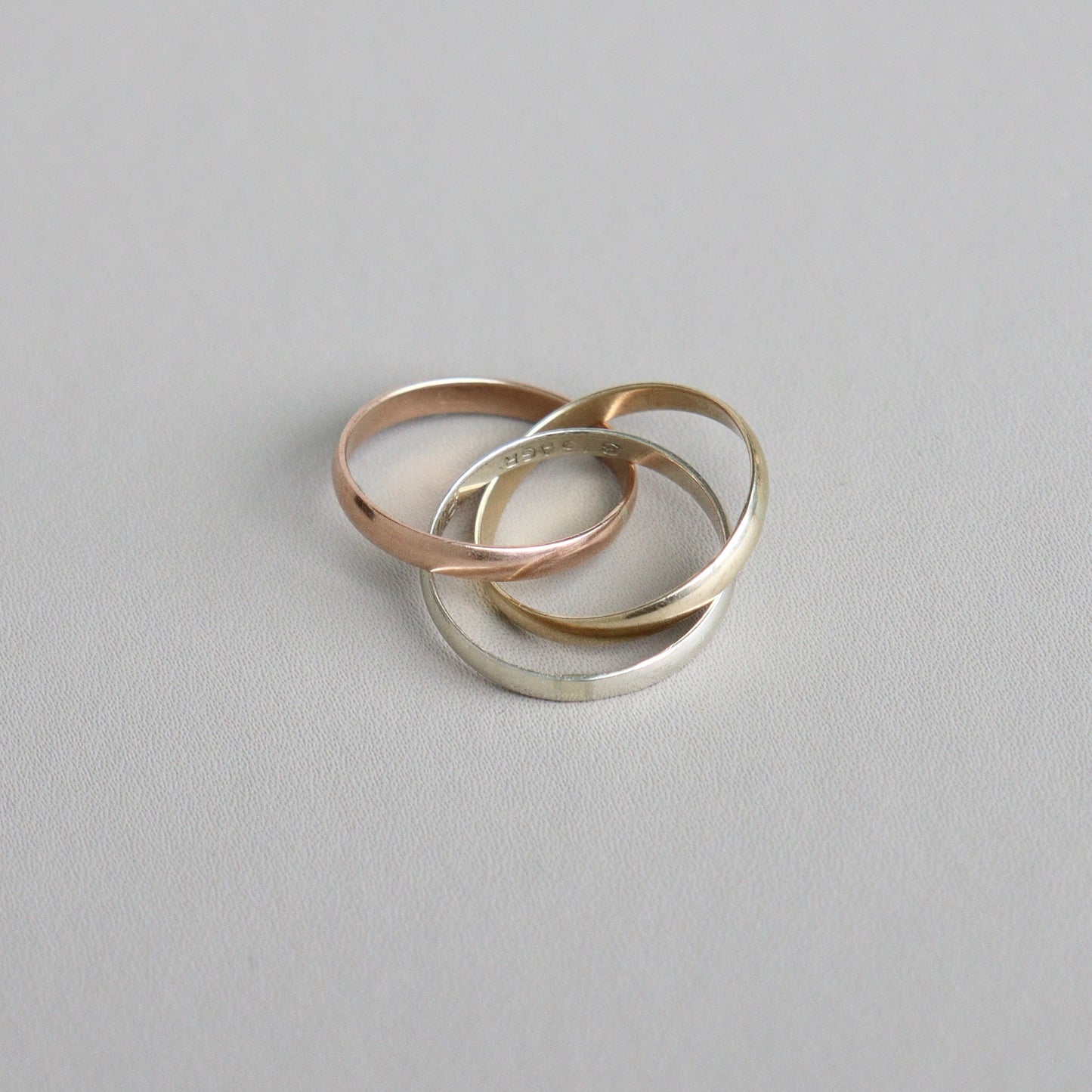 A 9ct Yellow, White & Rose Gold Russian Wedding Ring