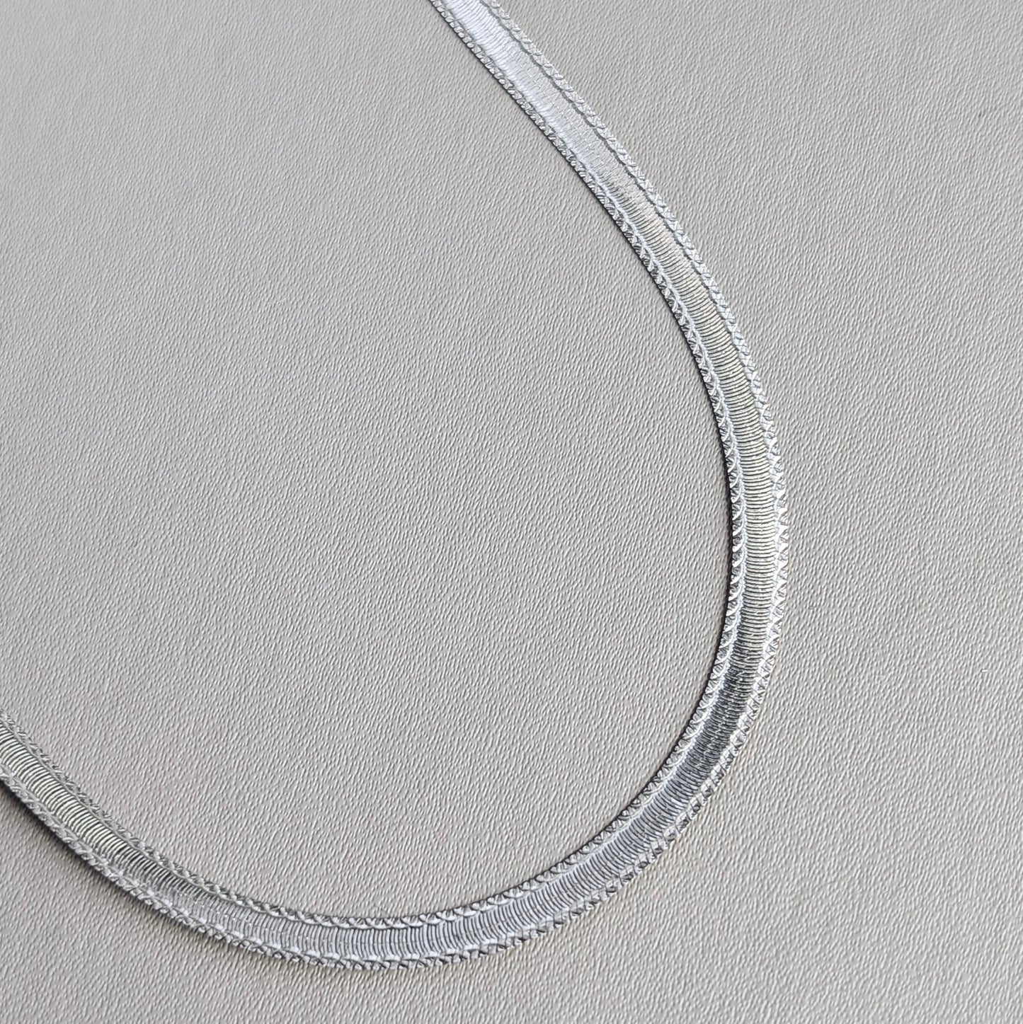 Italian 18ct White Gold Flat Herringbone Link Necklace