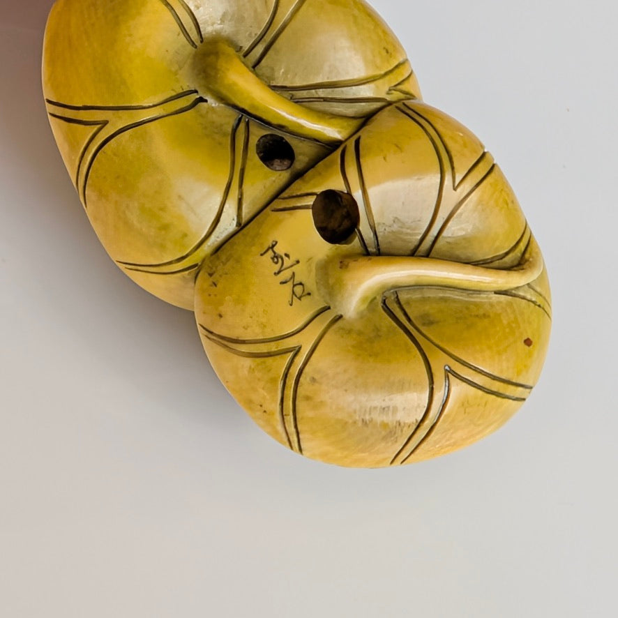 A Signed Japanese Ivory Netsuke of Frogs, Meiji - Taishō Period