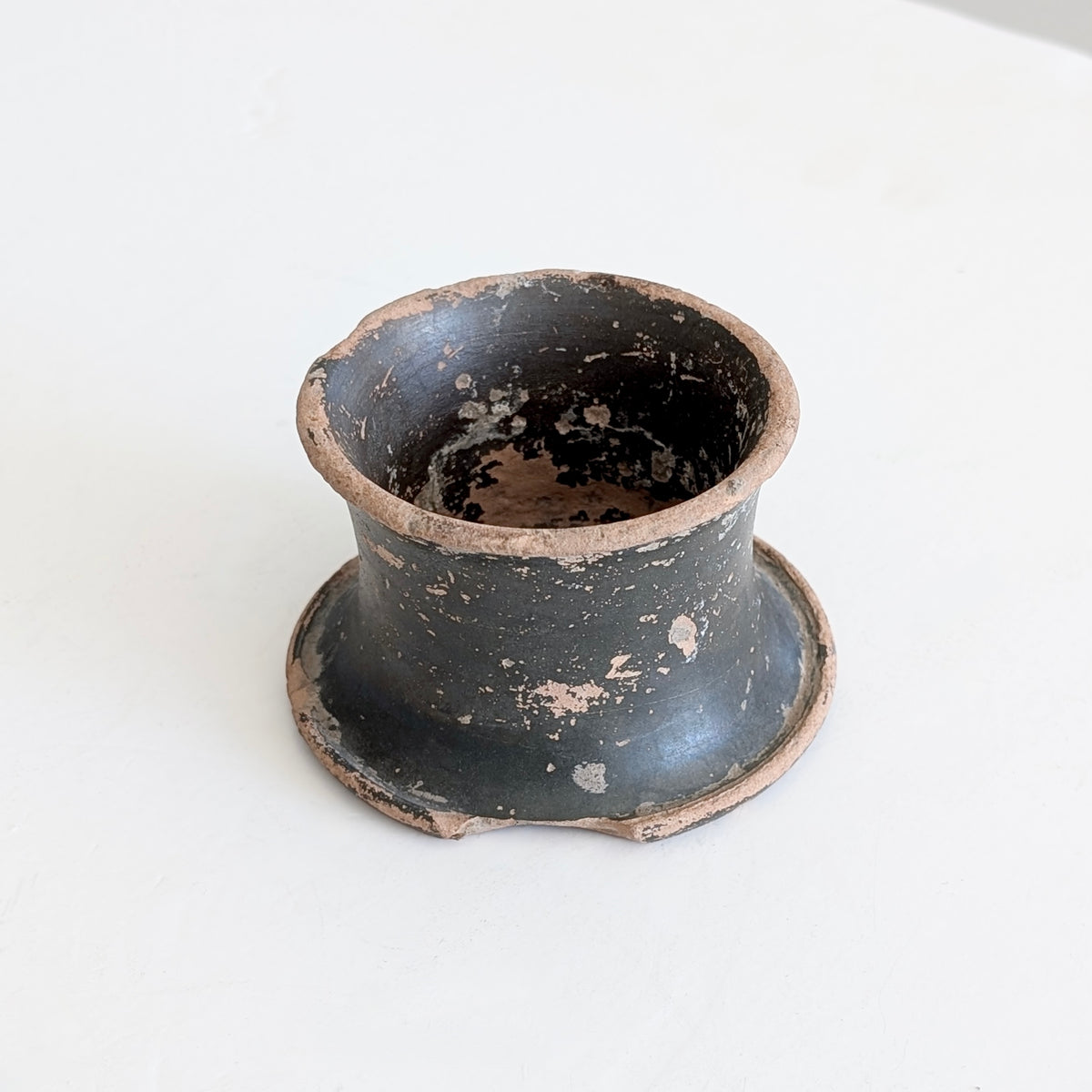 An Ancient Roman Republic Black Glazed Pyxis, Campania, Italy circa 200 BC