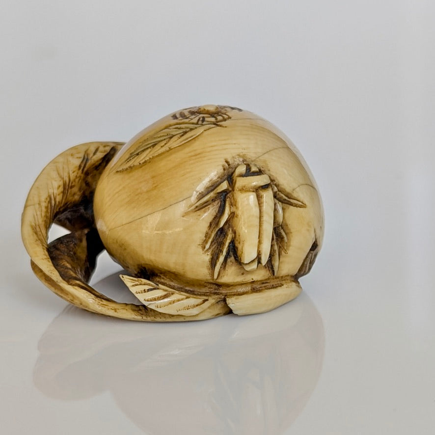 A Japanese Carved Ivory Netsuke, Taishō era
