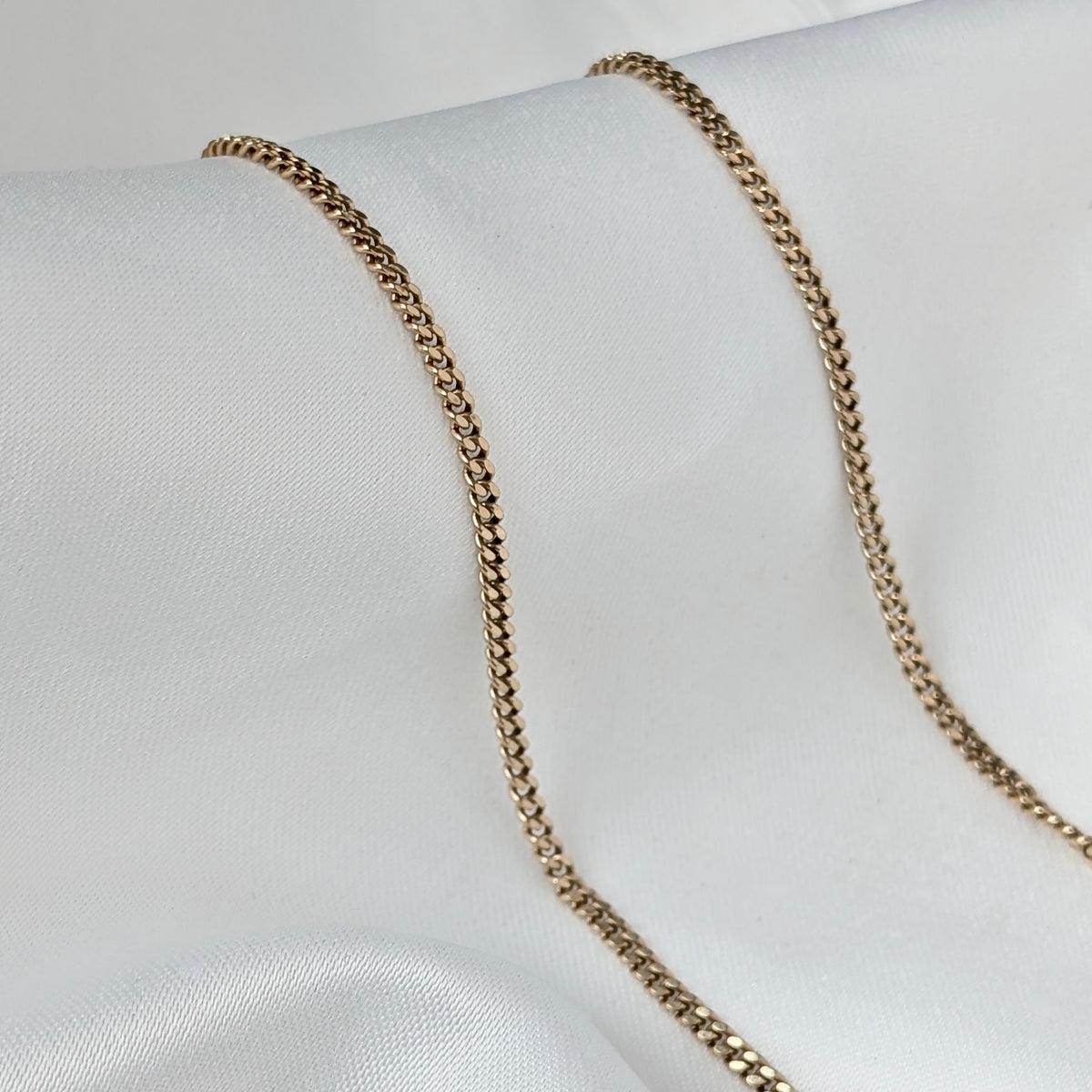 A 9ct Yellow Gold Curb-Link Chain, 46cm