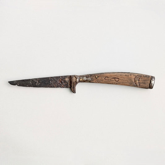 An Iron Scale-Tang Handle Knife, circa 1600