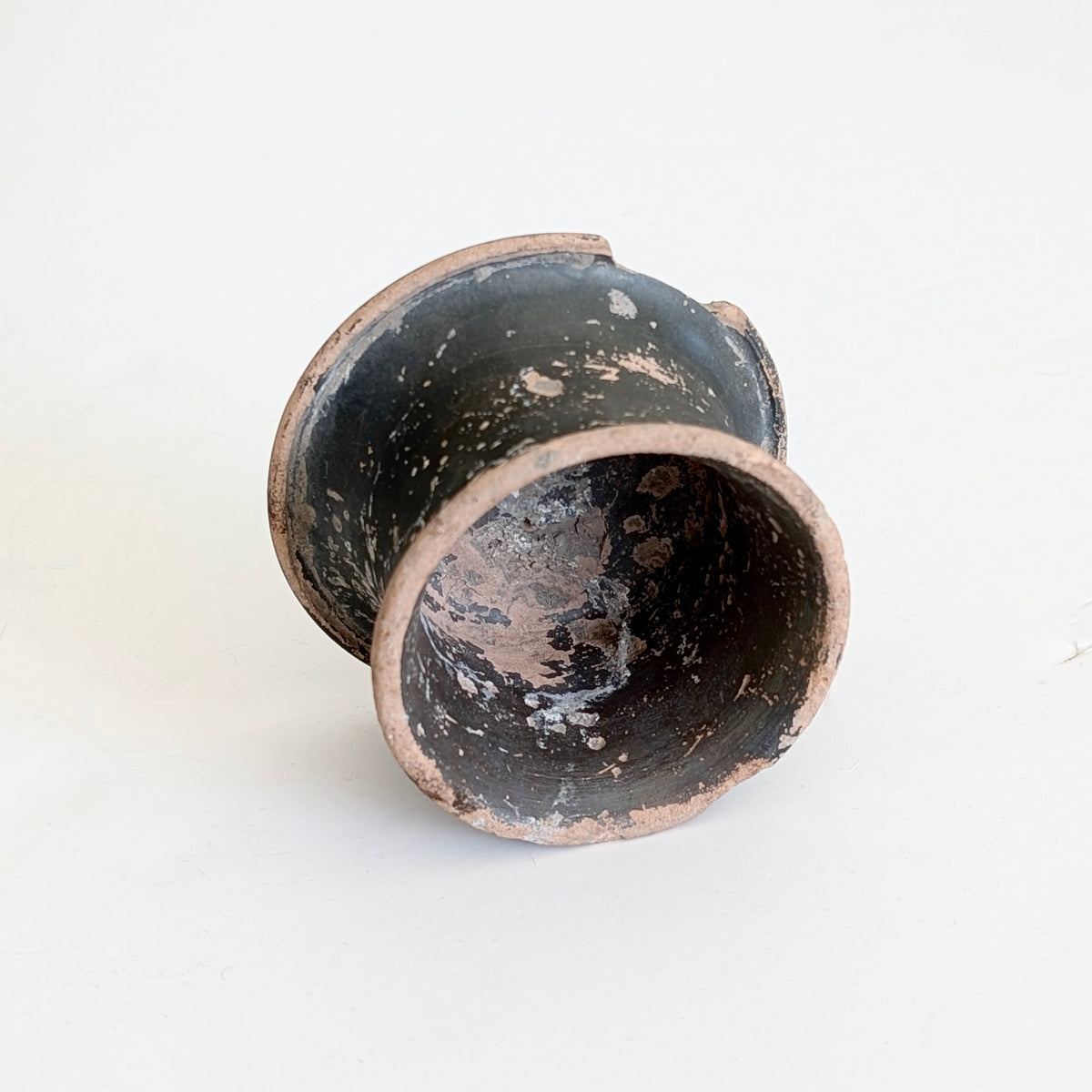 An Ancient Roman Republic Black Glazed Pyxis, Campania, Italy circa 200 BC
