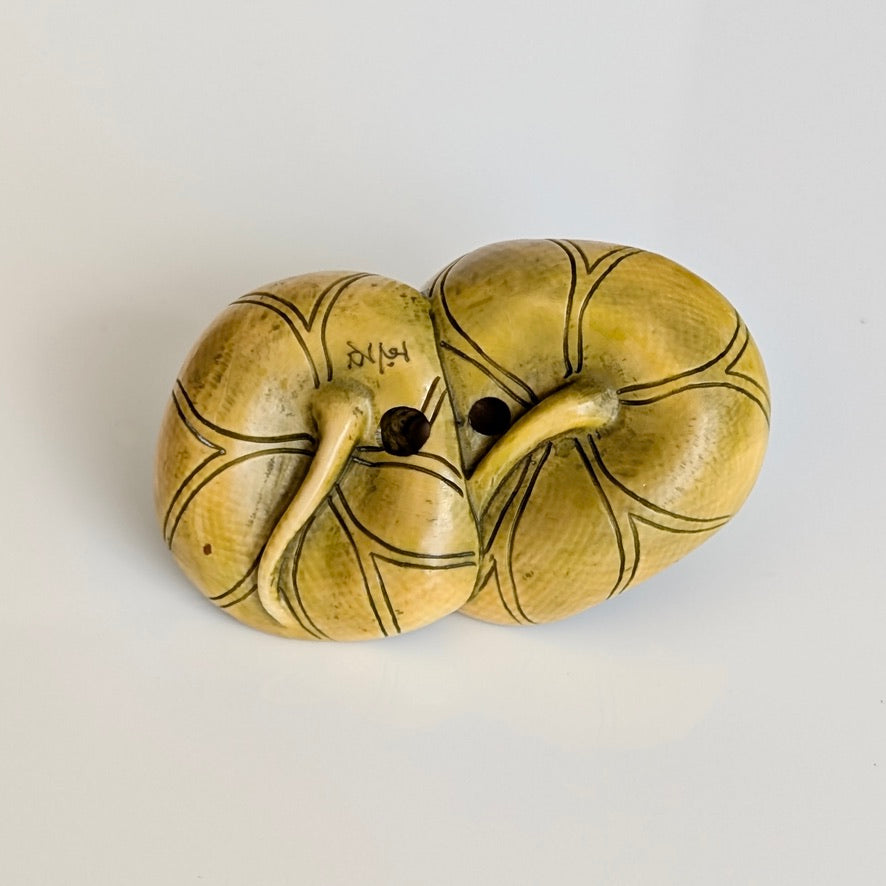 A Signed Japanese Ivory Netsuke of Frogs, Meiji - Taishō Period