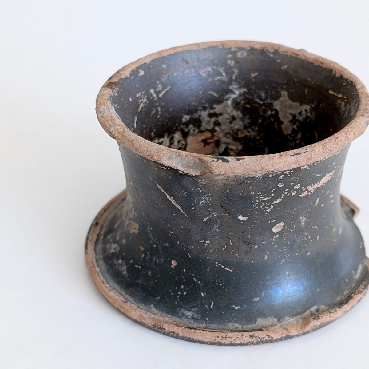 An Ancient Roman Republic Black Glazed Pyxis, Campania, Italy circa 200 BC