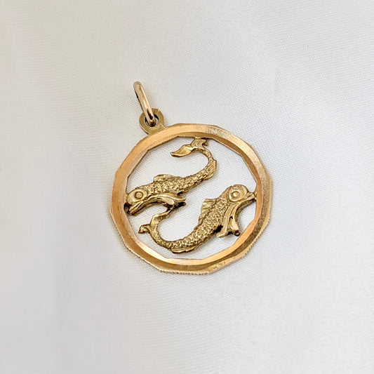 An Italian 18ct Yellow Gold "Pisces" Zodiac Pendant, c1980