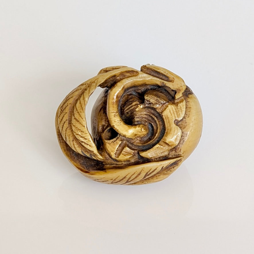 A Japanese Carved Ivory Netsuke, Taishō era