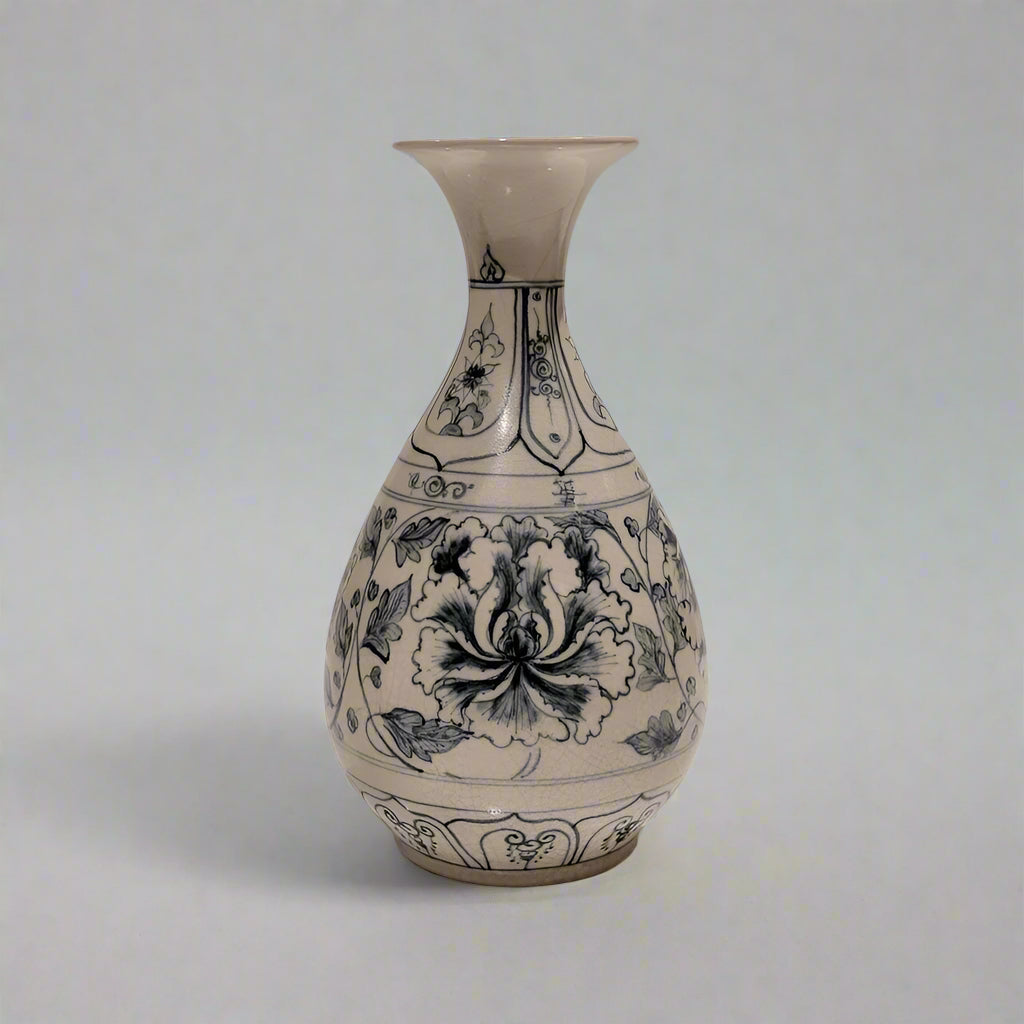 A Vietnamese Chu Dau Pottery Vase, 20th Century