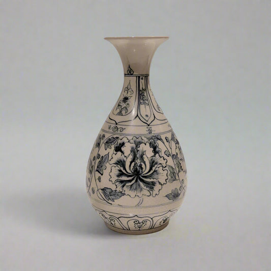 A Vietnamese Chu Dau Pottery Vase, 20th Century
