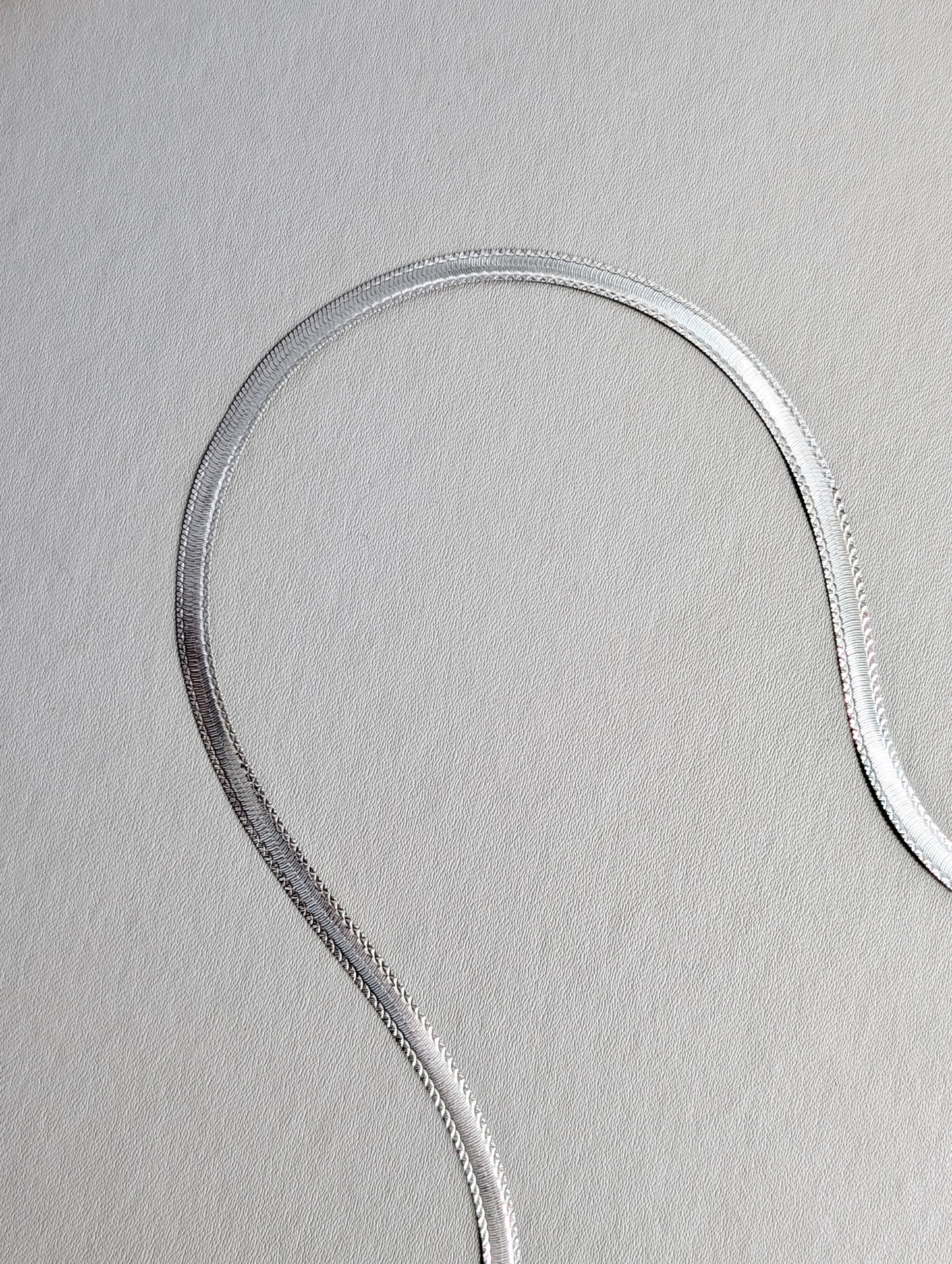 Italian 18ct White Gold Flat Herringbone Link Necklace