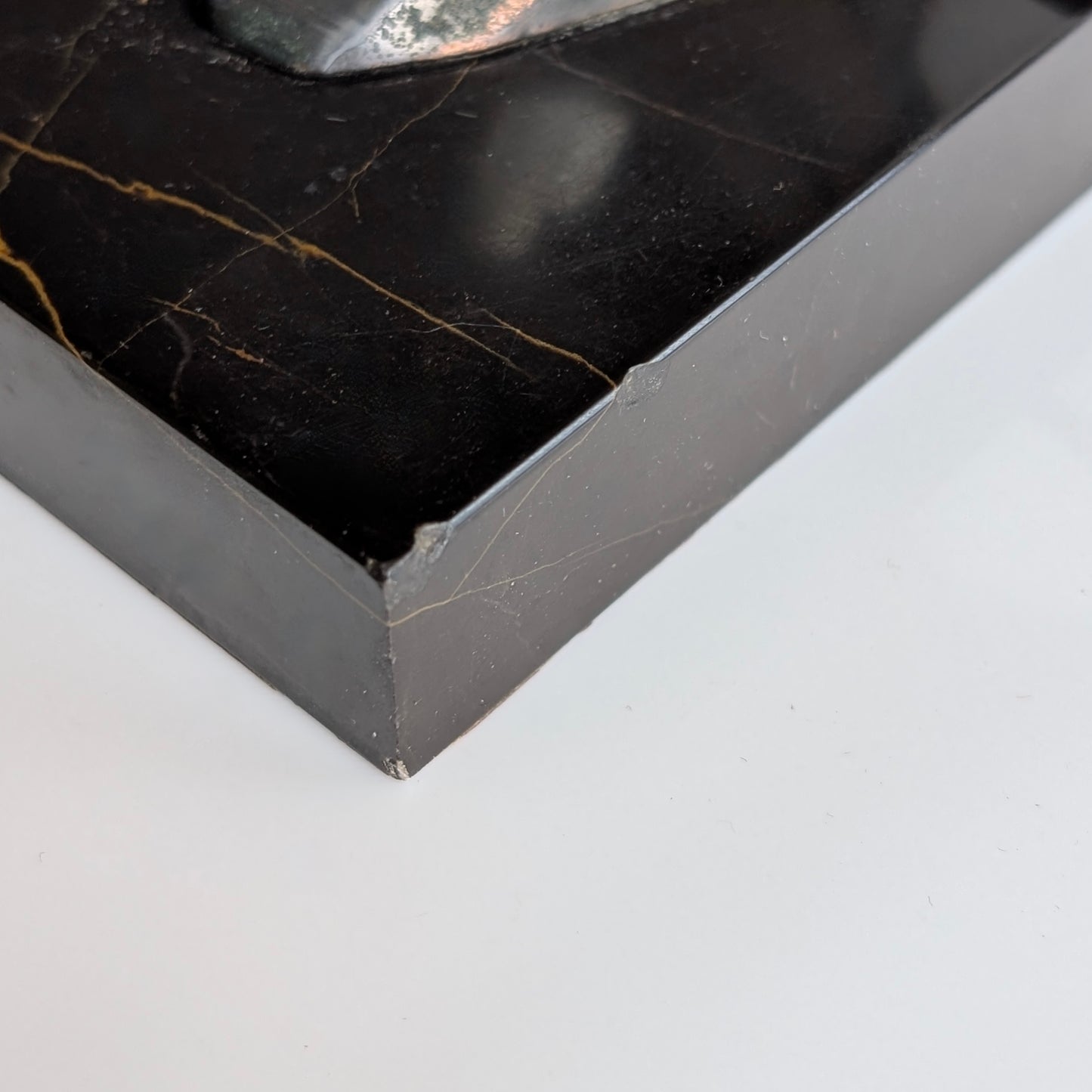 An Art Deco French Spelter & Marble Seagull lamp, c1930